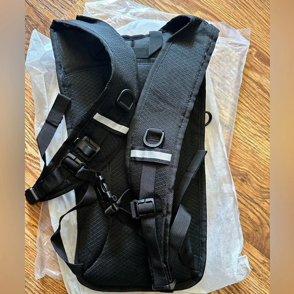 NWT Hydration Backpack Pack with 2L Water Bladder - Picture 8 of 13